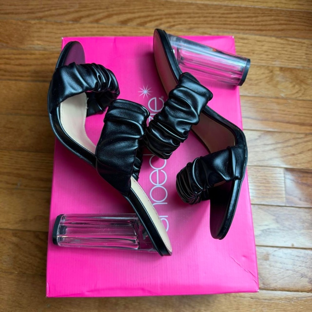 NWT Black Ruffled Heels - Picture 4 of 8